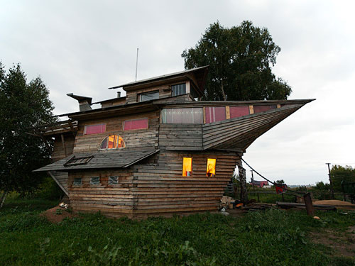 House In The Shape Of A Boat