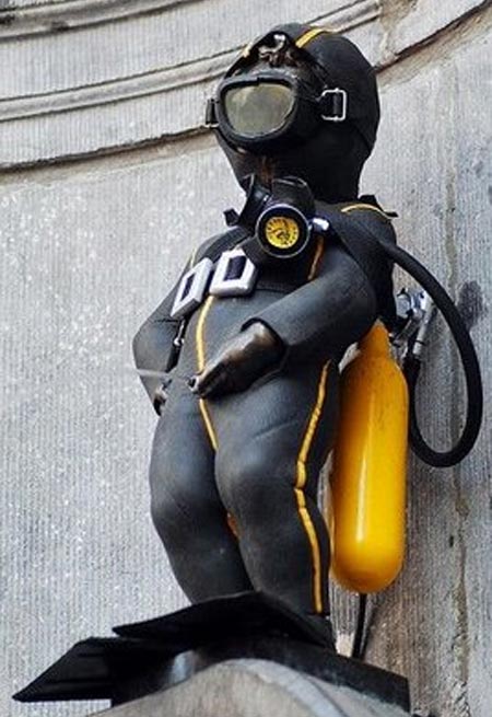 Manneken Pis Dressed As A Scuba Diver